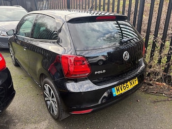 Used Volkswagen Polo 2016 for sale - 76867902: Photo