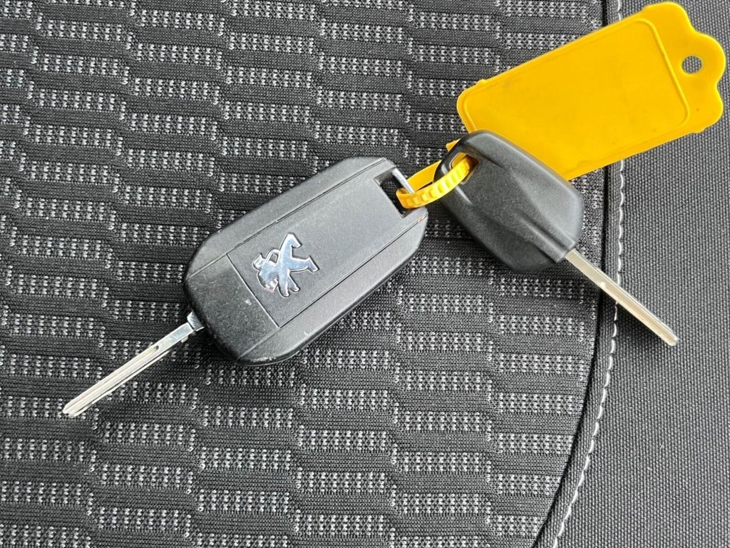 Used Peugeot 208 2017 for sale - 77014457: Photo 27