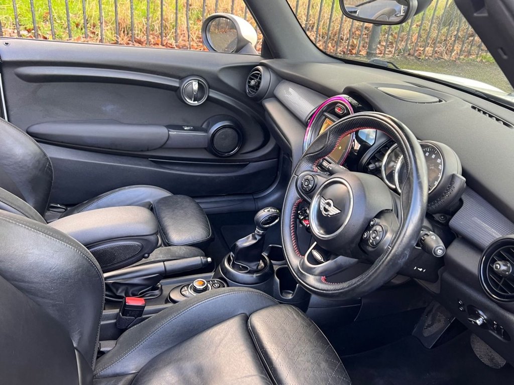 Used MINI Convertible 2016 for sale - 76617160: Photo 2