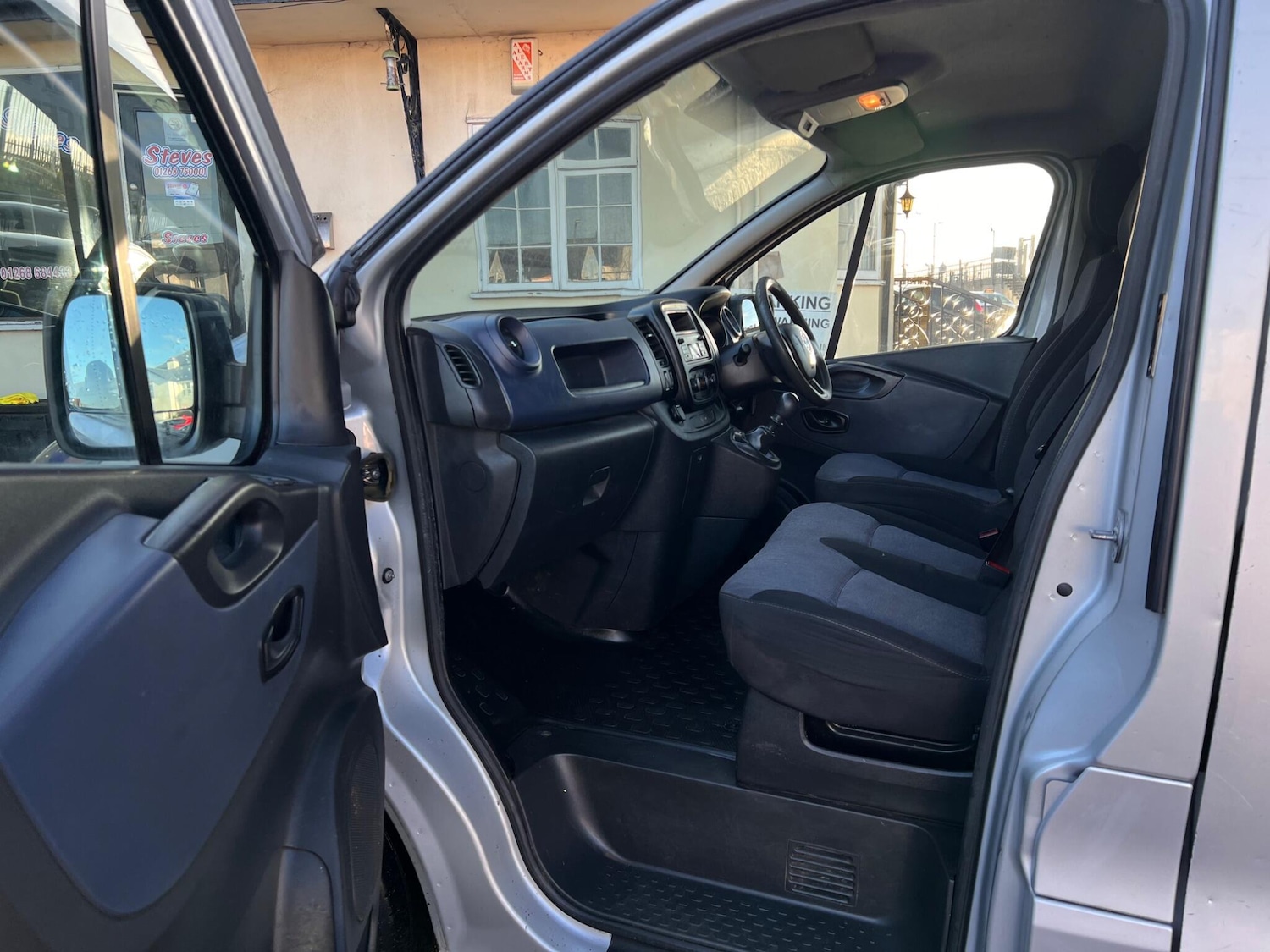 Used Vauxhall Vivaro 2015 for sale - 77255286: Photo 11