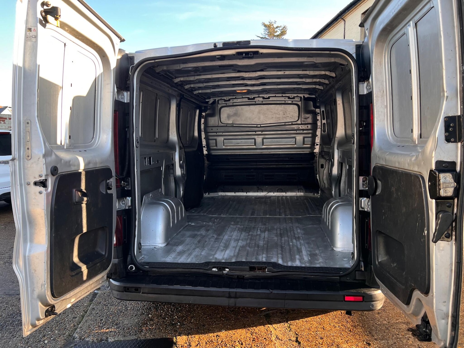 Used Vauxhall Vivaro 2015 for sale - 77255286: Photo 14