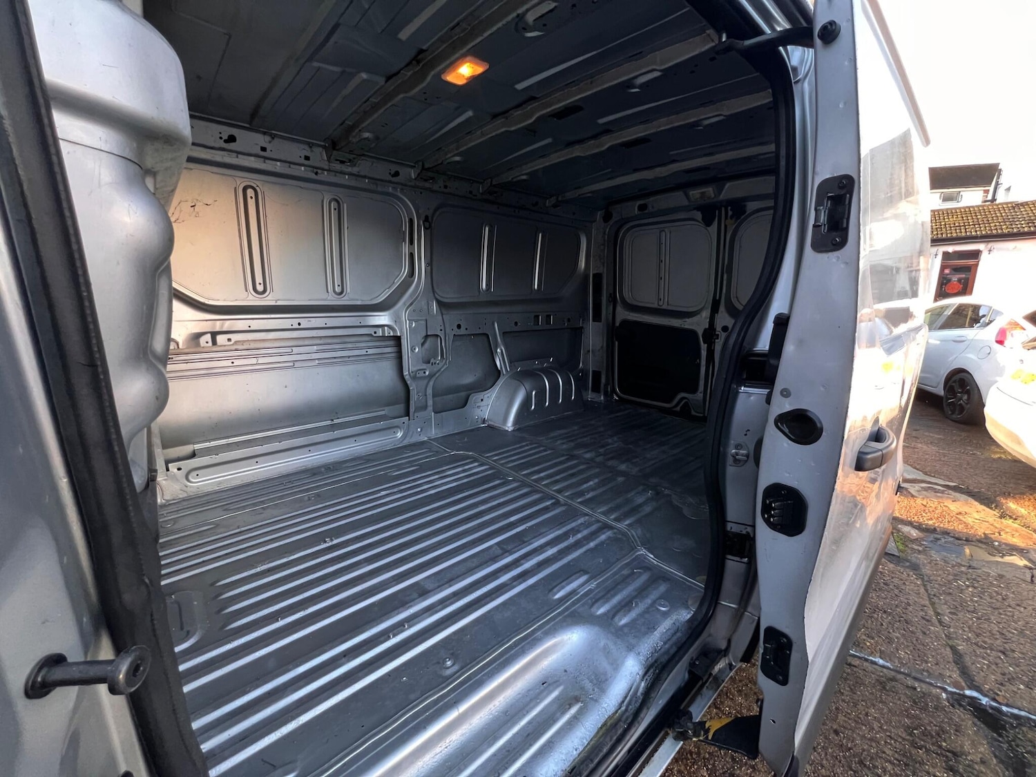 Used Vauxhall Vivaro 2015 for sale - 77255286: Photo 15