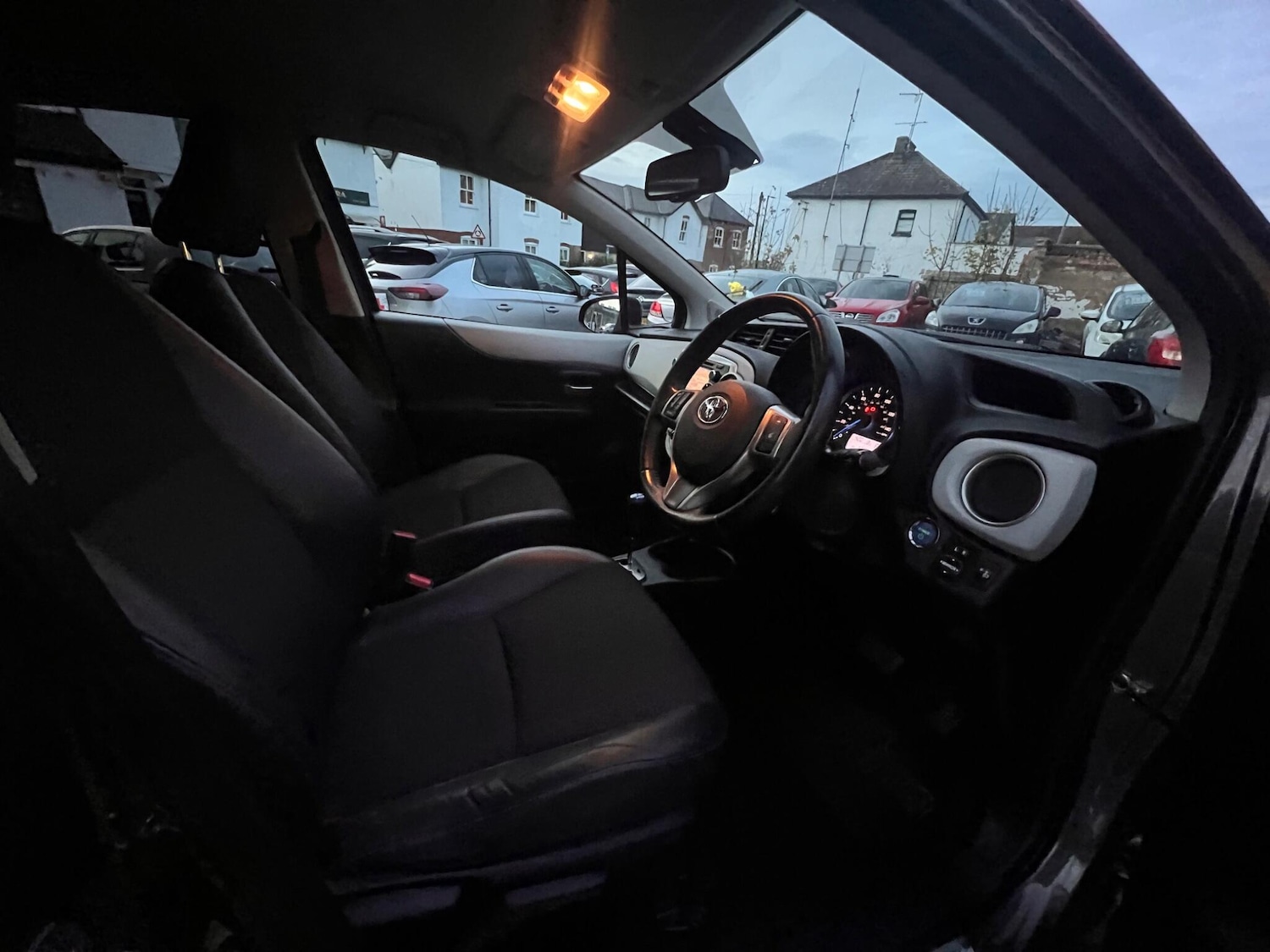 Used Toyota Yaris 2014 for sale - 76550873: Photo 15