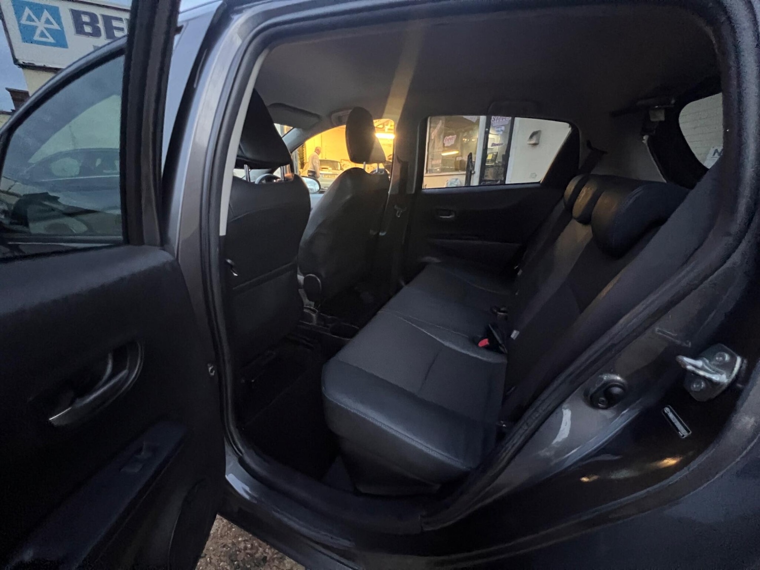 Used Toyota Yaris 2014 for sale - 76550873: Photo 17