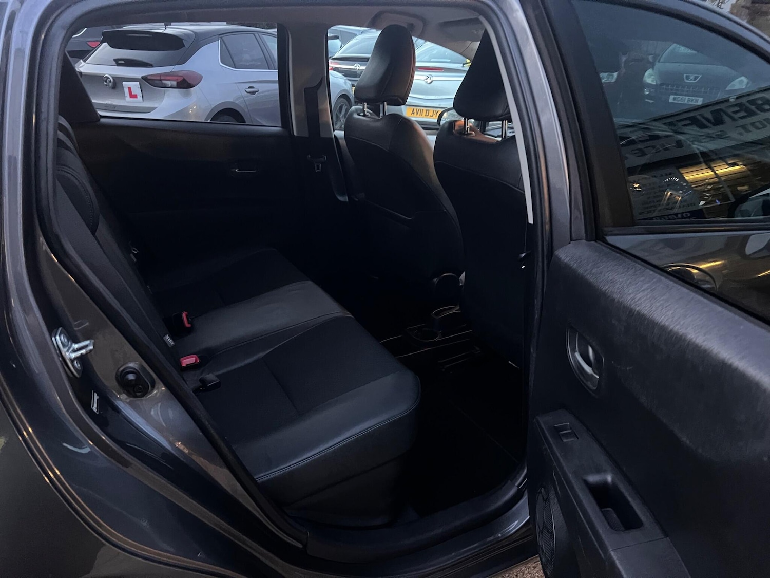 Used Toyota Yaris 2014 for sale - 76550873: Photo 18