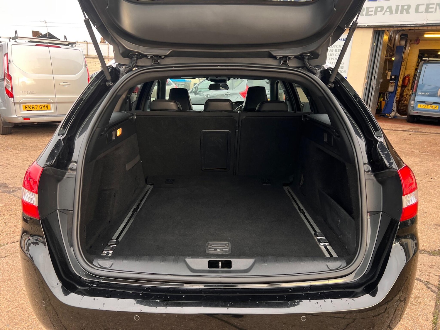 Used Peugeot 308 2015 for sale - 76887330: Photo 28