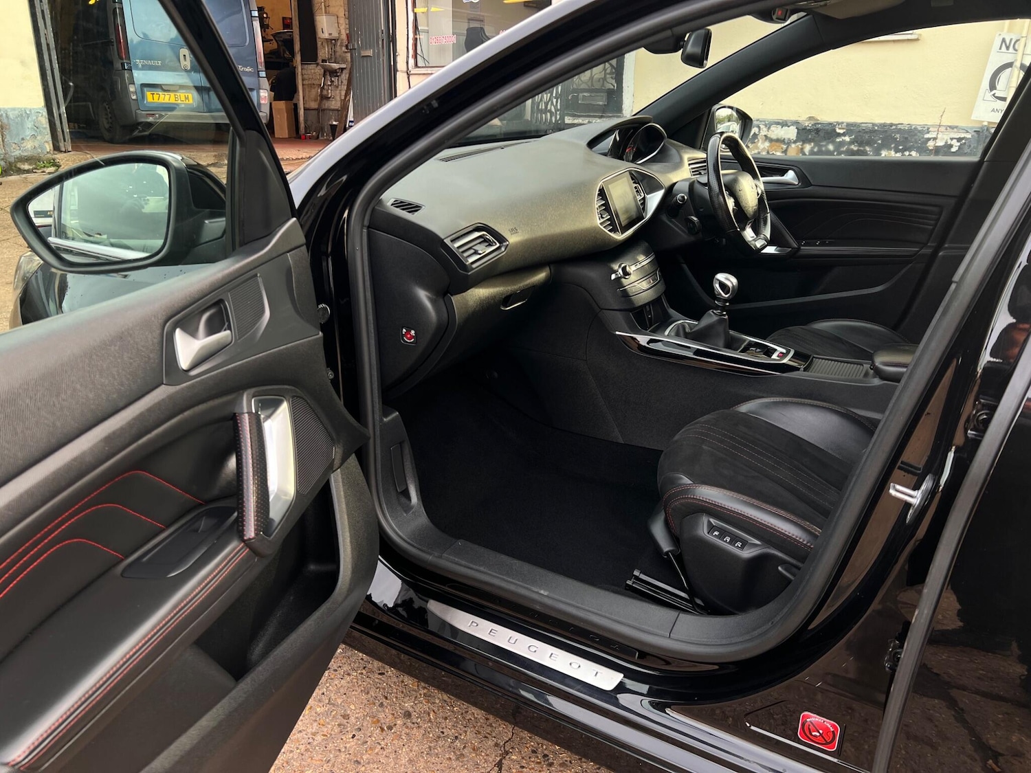 Used Peugeot 308 2015 for sale - 76887330: Photo 33