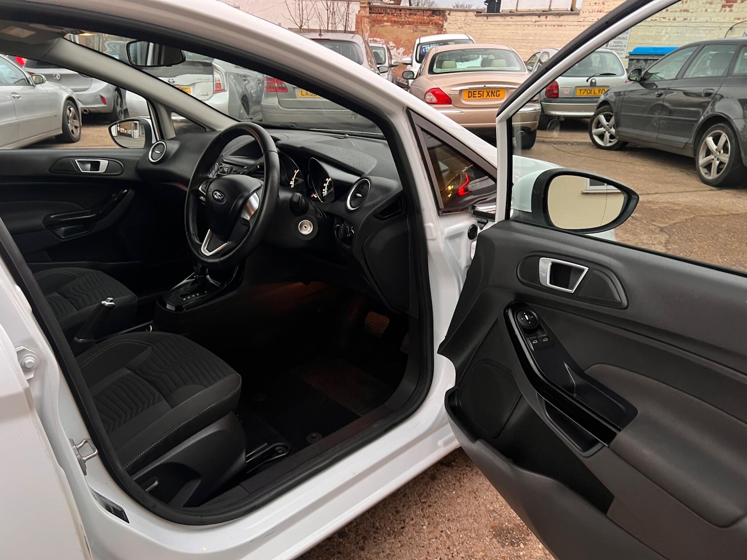 Used Ford Fiesta 2014 for sale - 76952948: Photo 15