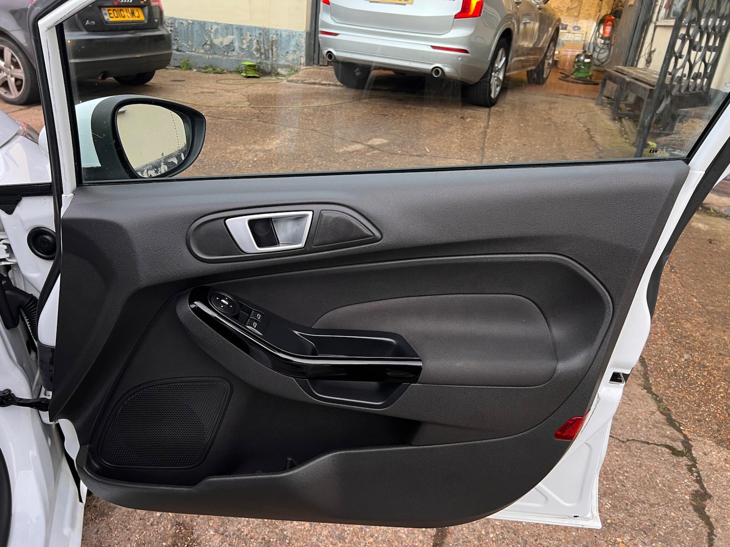 Used Ford Fiesta 2014 for sale - 76952948: Photo 25