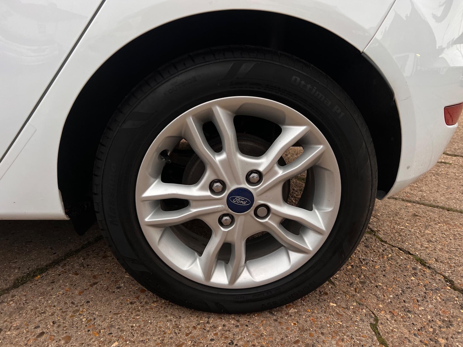 Used Ford Fiesta 2014 for sale - 76952948: Photo 4