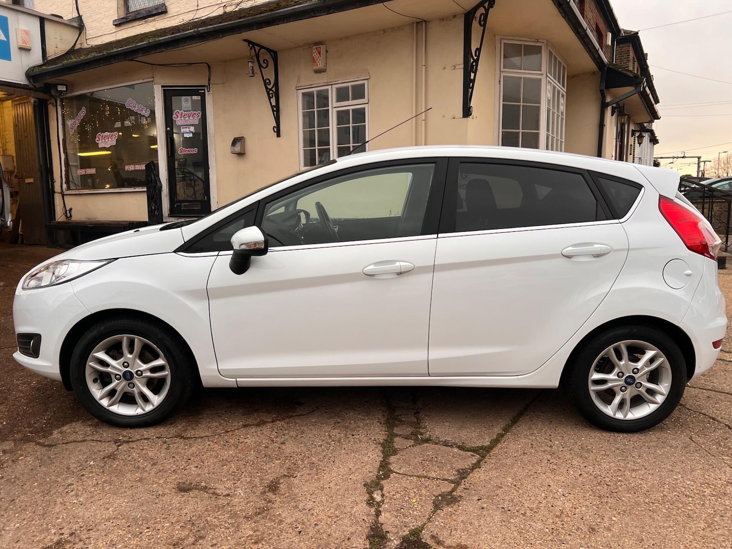 Used Ford Fiesta 2014 for sale - 76952948: Photo 6