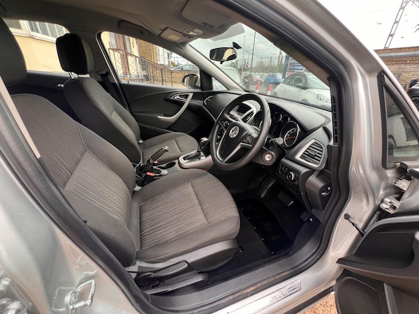 Used Vauxhall Astra 2010 for sale - 76152882: Photo 10