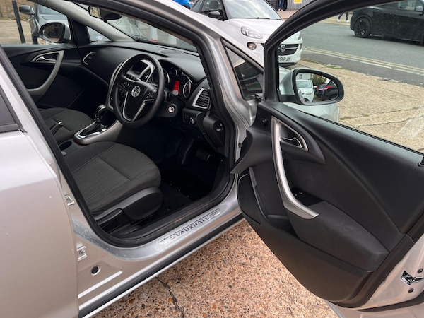 Used Vauxhall Astra 2010 for sale - 76152882: Photo 11