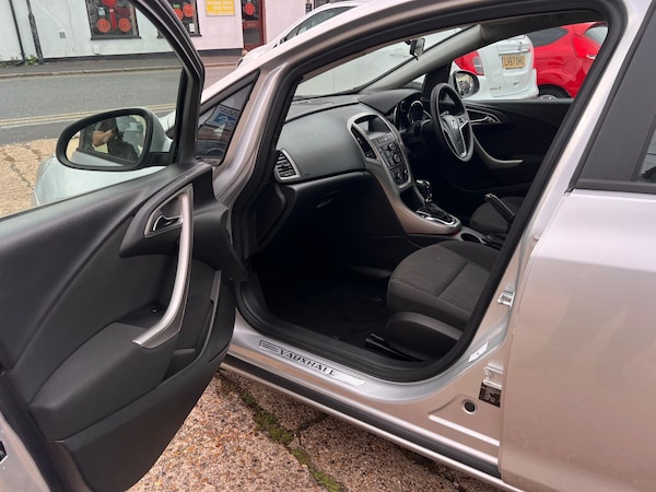Used Vauxhall Astra 2010 for sale - 76152882: Photo 19