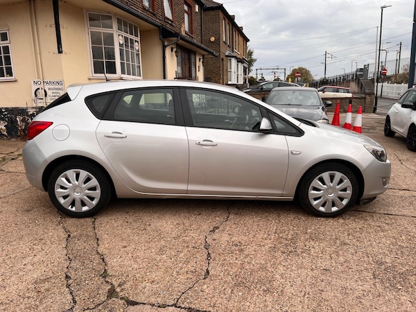 Used Vauxhall Astra 2010 for sale - 76152882: Photo 8