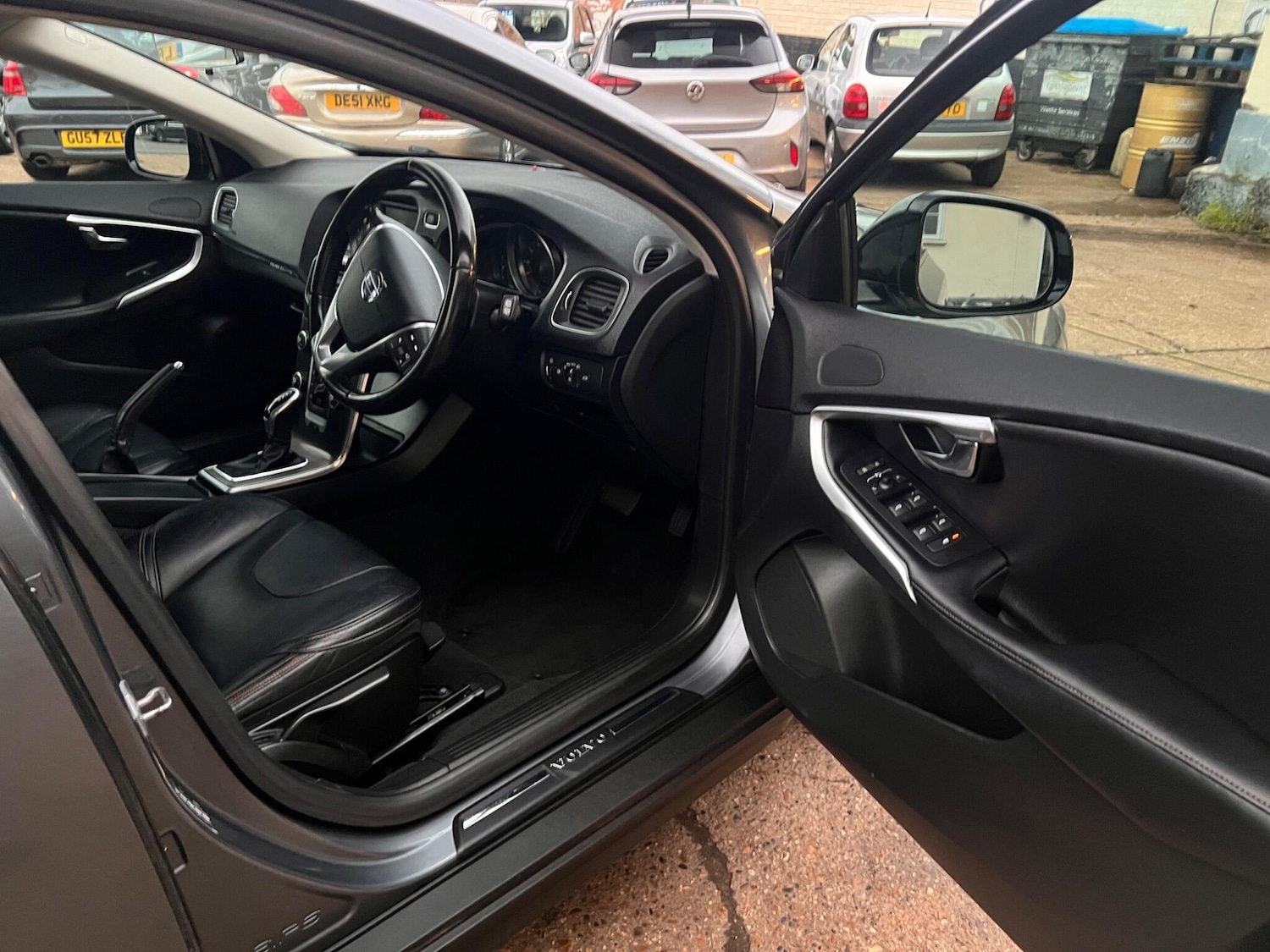 Used Volvo V40 2014 for sale - 77050039: Photo 11