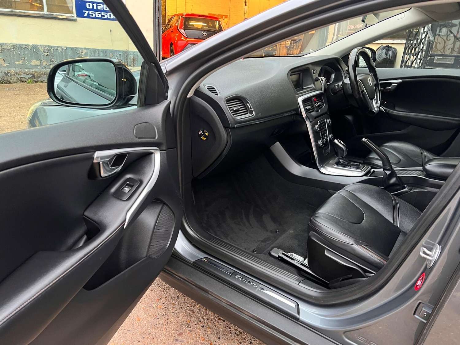 Used Volvo V40 2014 for sale - 77050039: Photo 13