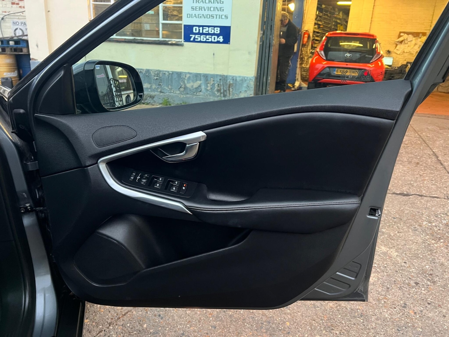 Used Volvo V40 2014 for sale - 77050039: Photo 19