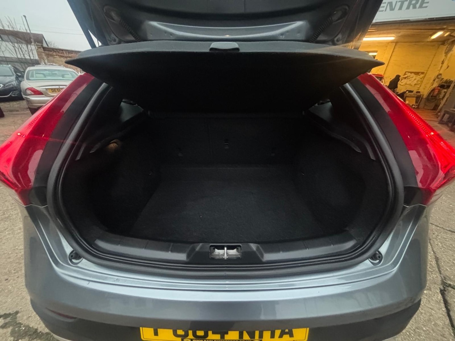 Used Volvo V40 2014 for sale - 77050039: Photo 25