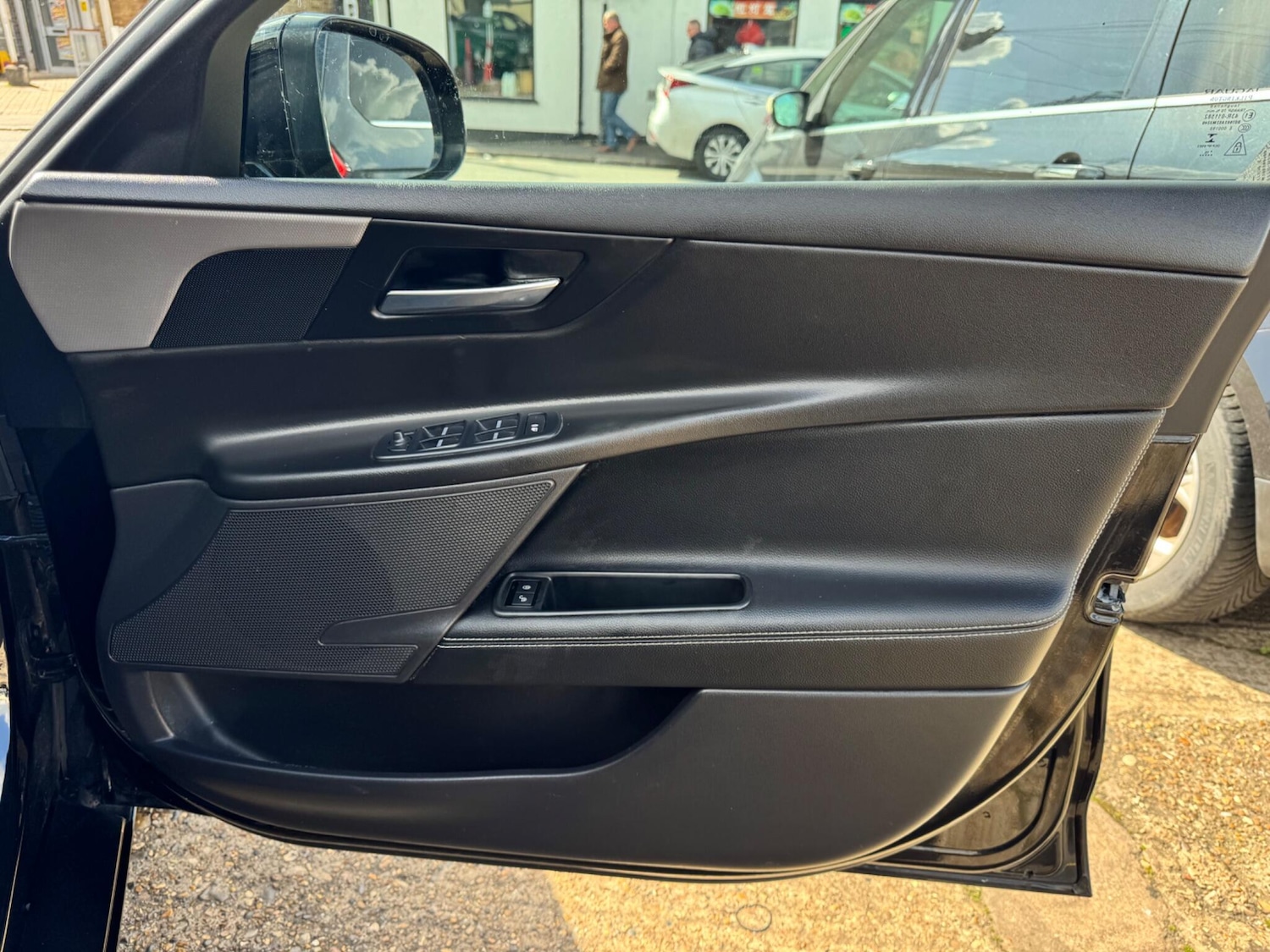 Used Jaguar XE 2015 for sale - 78058347: Photo 17