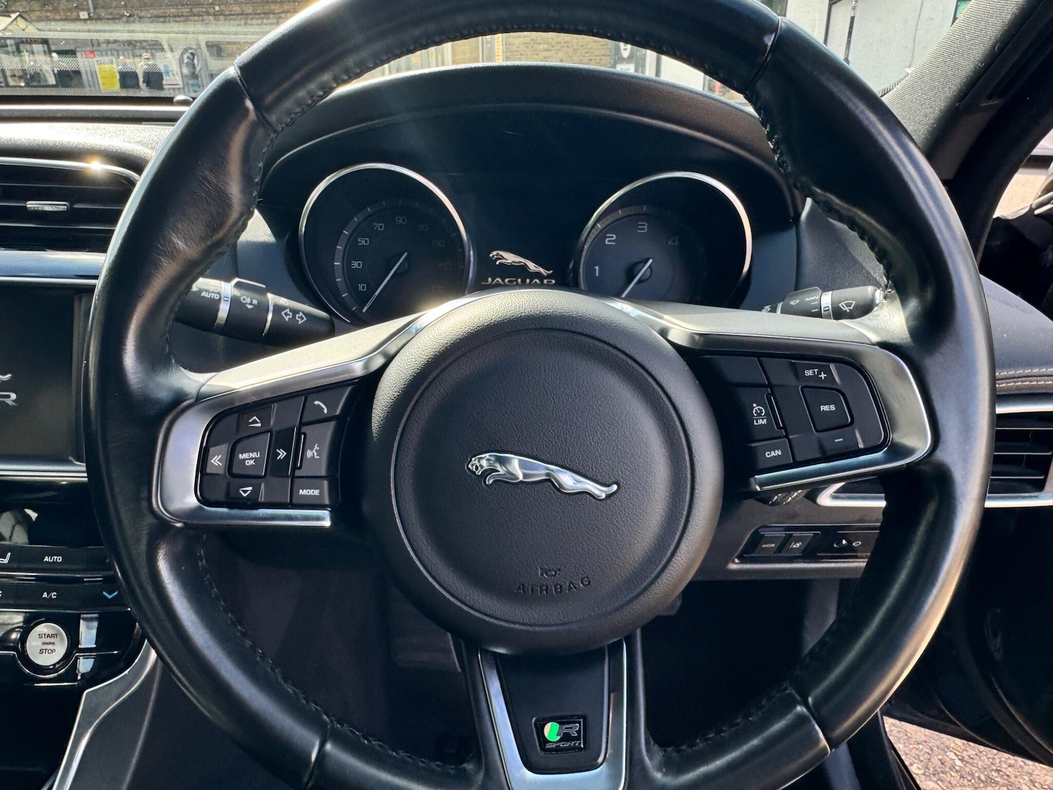 Used Jaguar XE 2015 for sale - 78058347: Photo 26