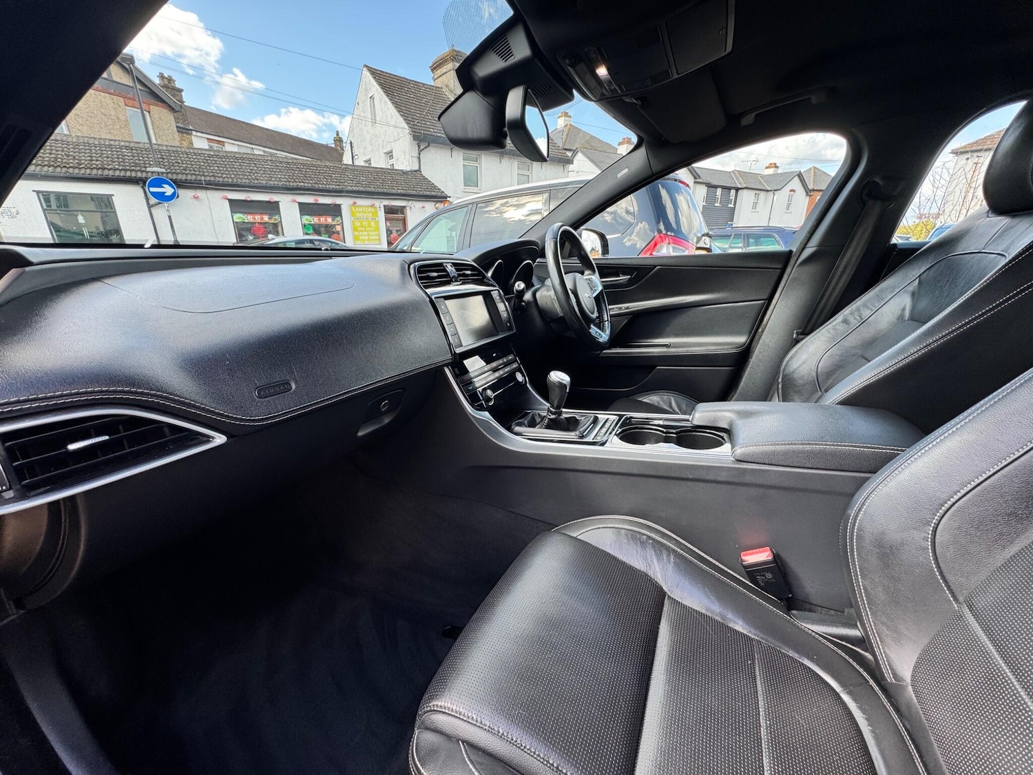 Used Jaguar XE 2015 for sale - 78058347: Photo 29