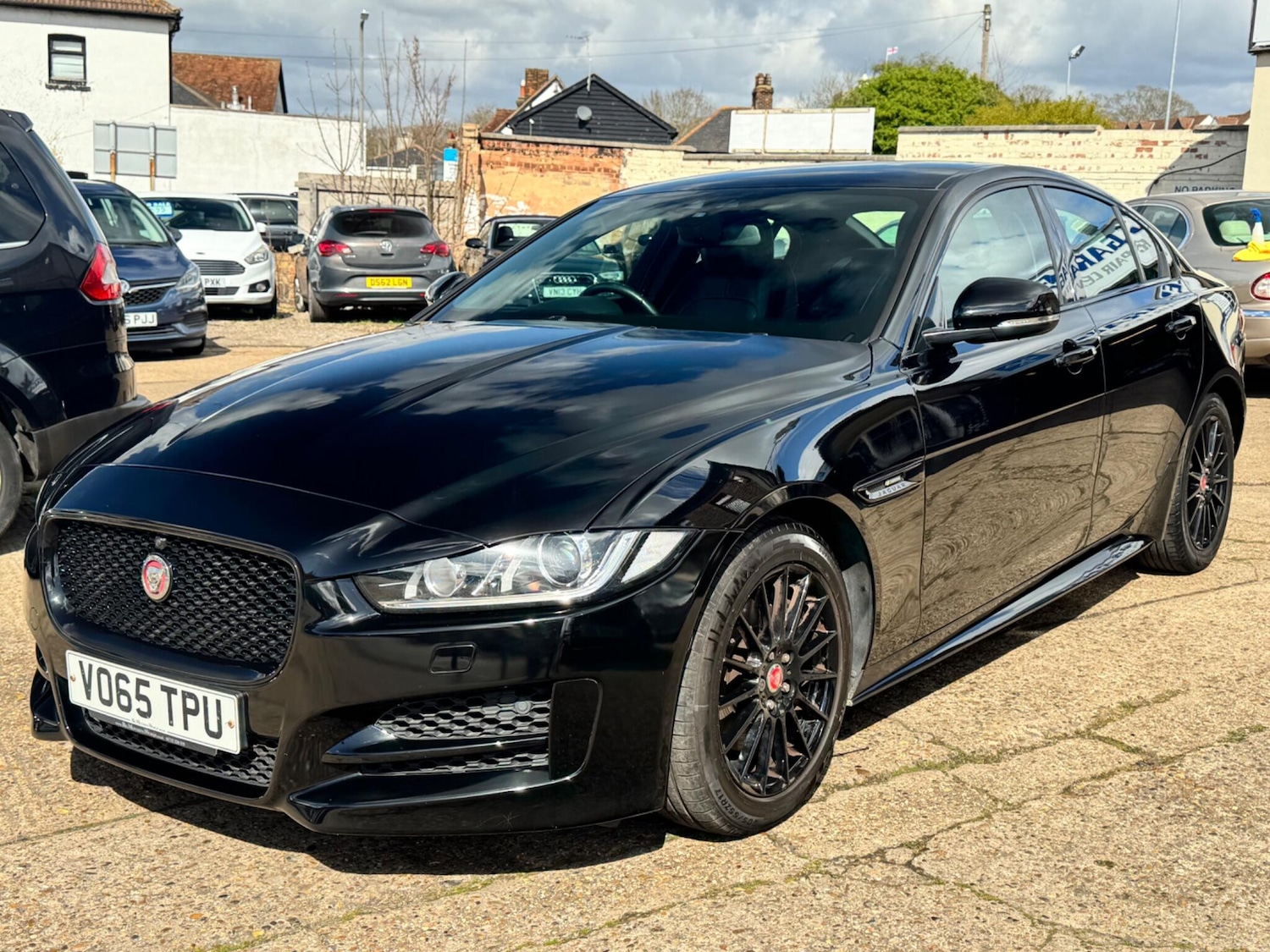 Used Jaguar XE 2015 for sale - 78058347: Photo 3