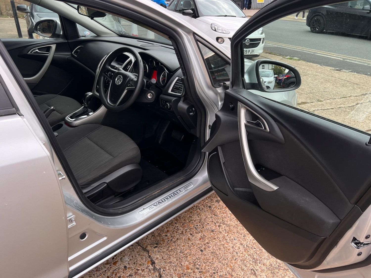 Used Vauxhall Astra 2010 for sale - 76440691: Photo 11