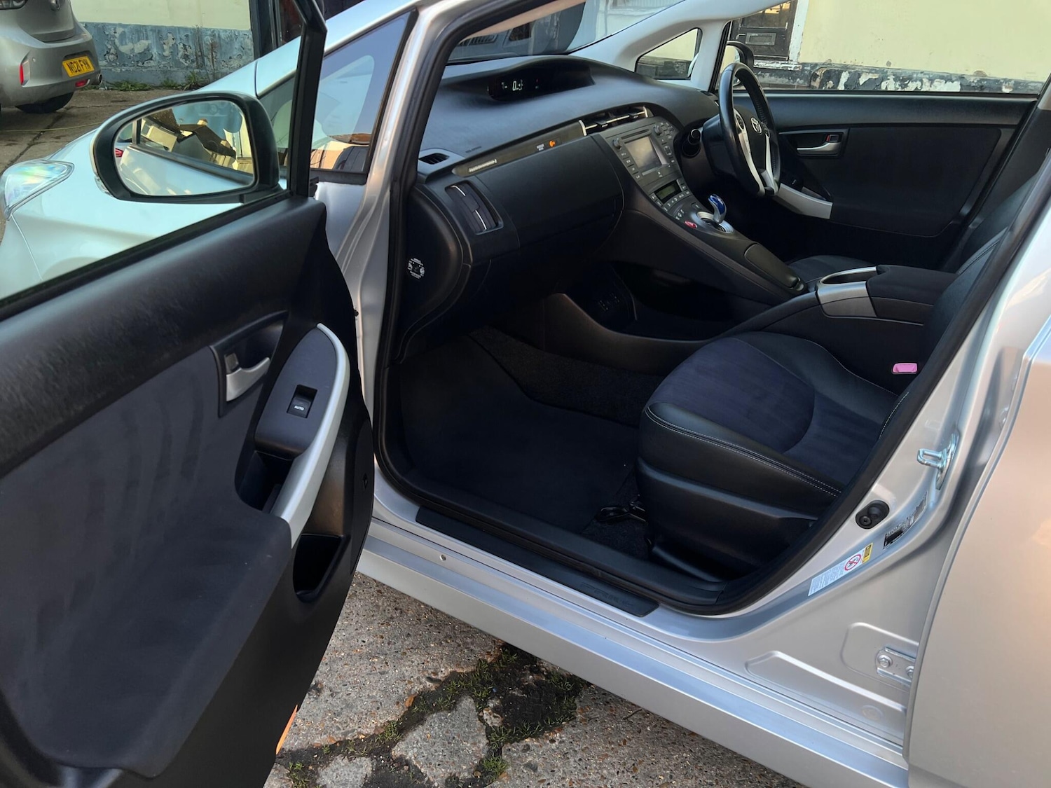 Used Toyota Prius 2012 for sale - 76936454: Photo 27