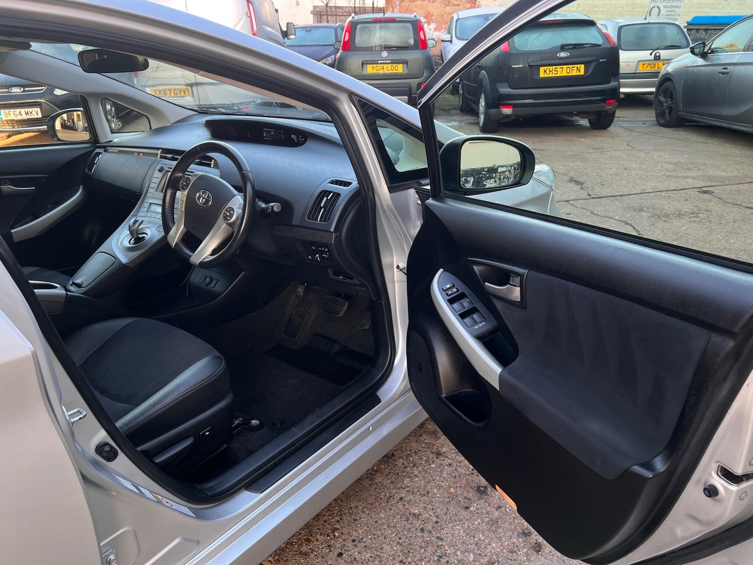 Used Toyota Prius 2012 for sale - 76936454: Photo 29