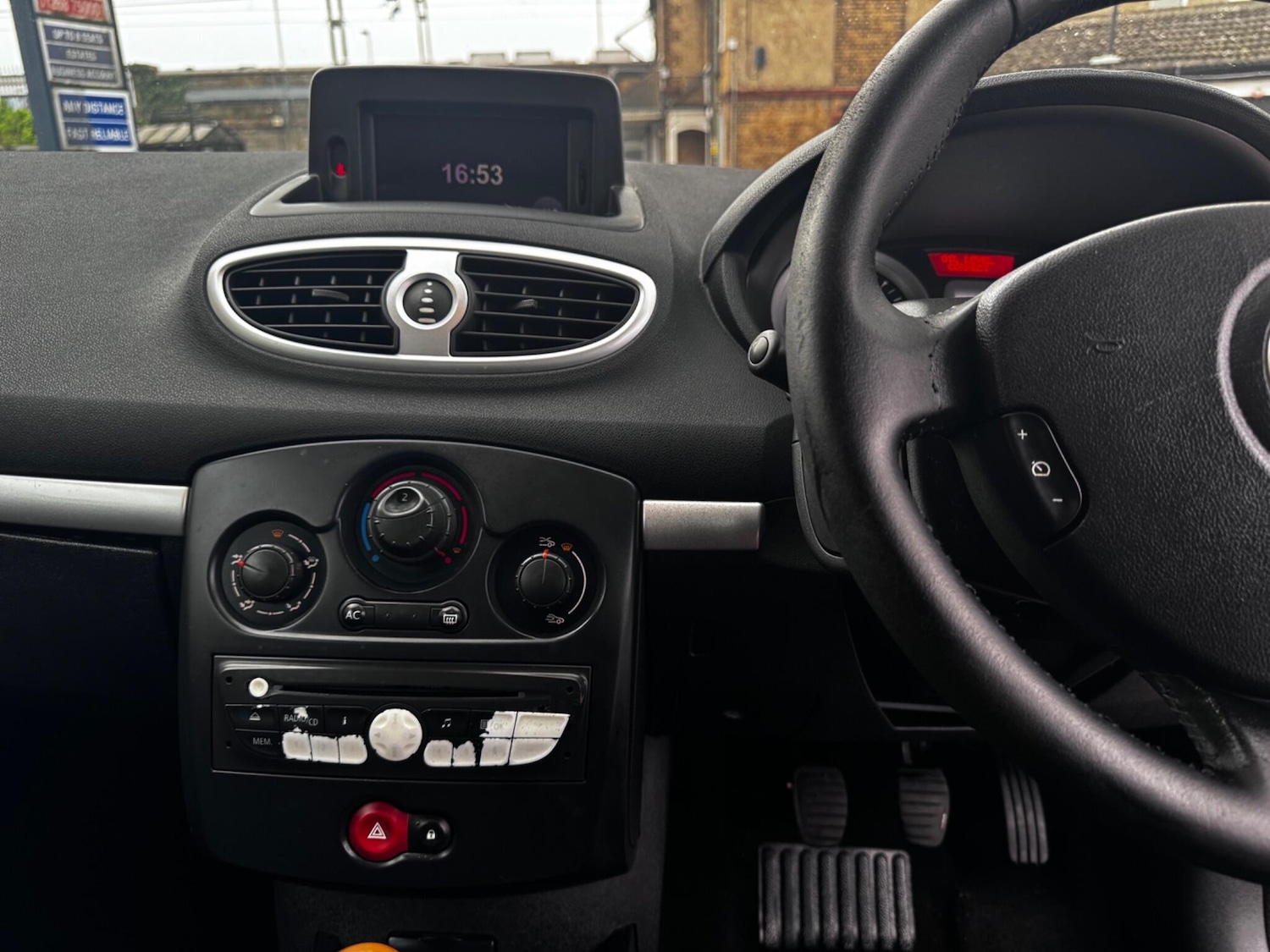 Used Renault Clio 2010 for sale - 77783177: Photo 14