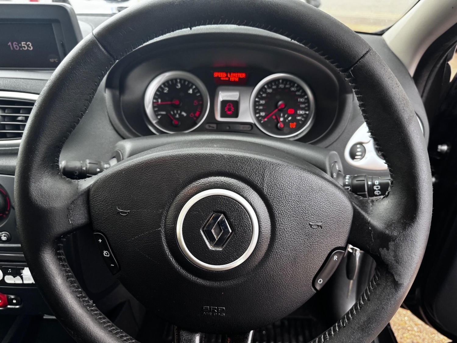 Used Renault Clio 2010 for sale - 77783177: Photo 19