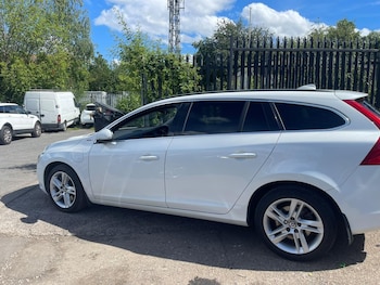 Used Volvo V60 2017 for sale - 79029960: Photo
