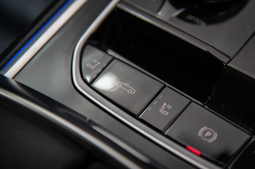 Used BMW 8 Series 2019 for sale - 75877632: Photo 25