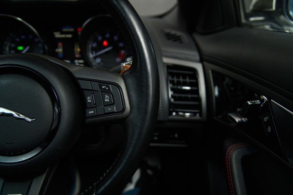 Used Jaguar F-Type 2015 for sale - 77064957: Photo 14