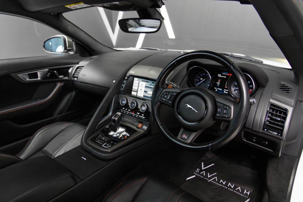 Used Jaguar F-Type 2015 for sale - 77064957: Photo 2