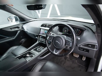 Used Jaguar F-Pace 2019 for sale - 75585850: Photo