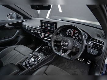 Used Audi A4 Avant 2020 for sale - 76376343: Photo