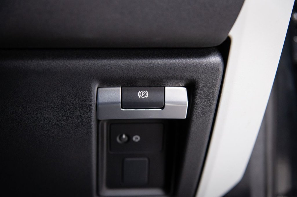 Used Land Rover Defender 2022 for sale - 76356213: Photo 35