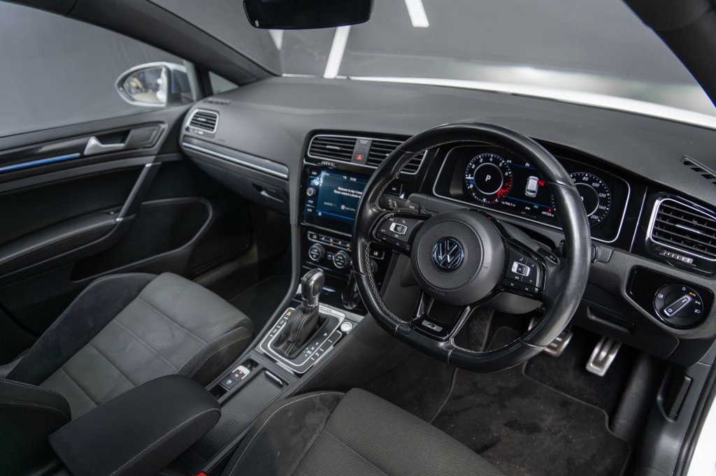 Used Volkswagen Golf 2019 for sale - 76855097: Photo 2