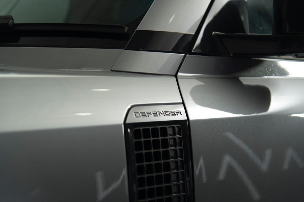 Used Land Rover Defender 2024 for sale - 76654959: Photo 10
