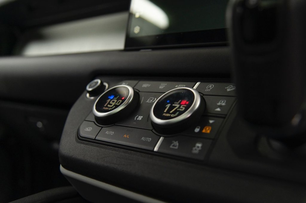 Used Land Rover Defender 2024 for sale - 76654959: Photo 23