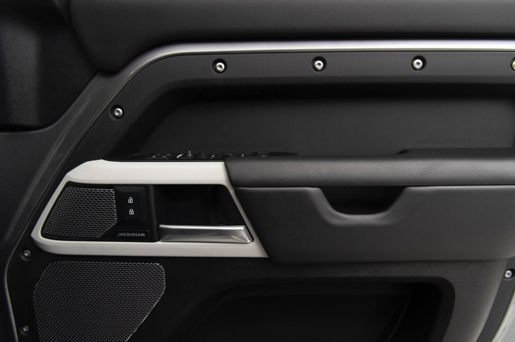 Used Land Rover Defender 2024 for sale - 76654959: Photo 27