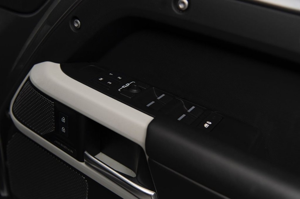 Used Land Rover Defender 2024 for sale - 76654959: Photo 28