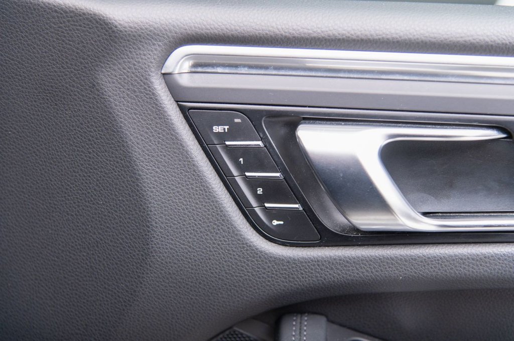 Used Porsche Macan 2021 for sale - 75986177: Photo 22