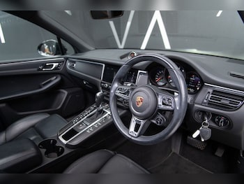Used Porsche Macan 2021 for sale - 75986177: Photo 2