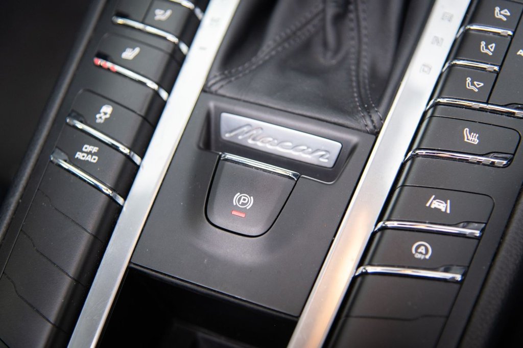 Used Porsche Macan 2021 for sale - 75986177: Photo 39