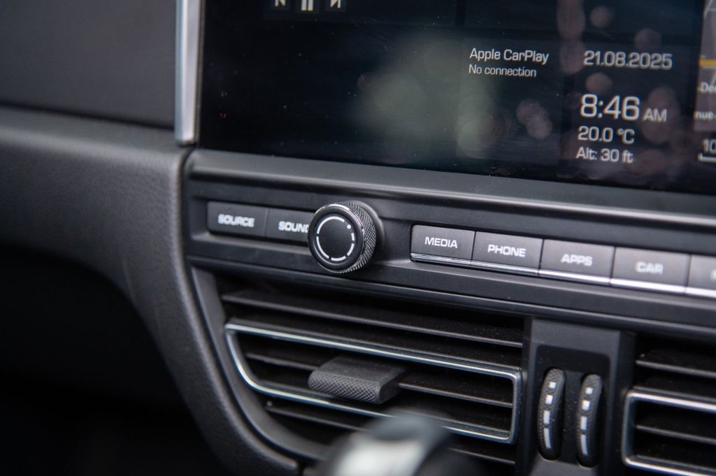 Used Porsche Macan 2021 for sale - 75986177: Photo 40