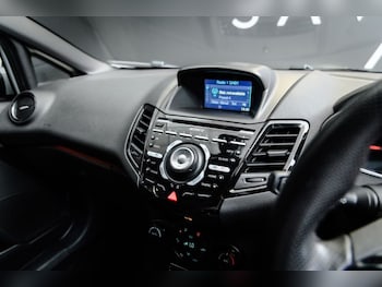 Used Ford Fiesta 2016 for sale - 76686000: Photo