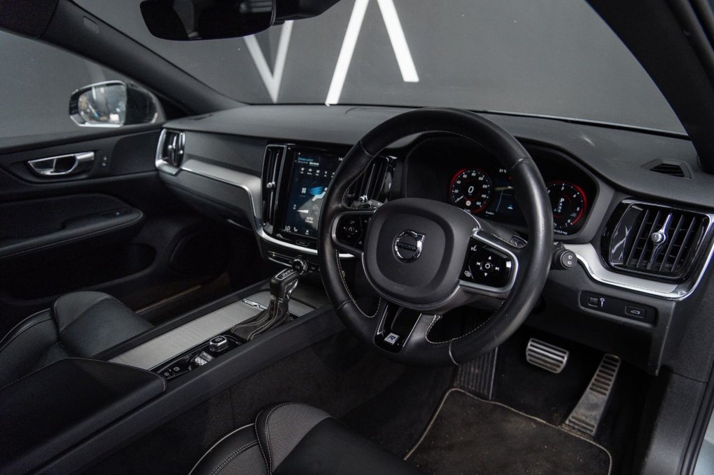 Used Volvo V60 2019 for sale - 76105684: Photo 2